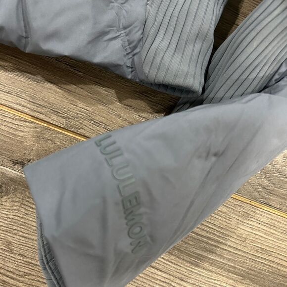 lululemon athletica Women's Gray Puffer Jacket - Picture 9 of 10